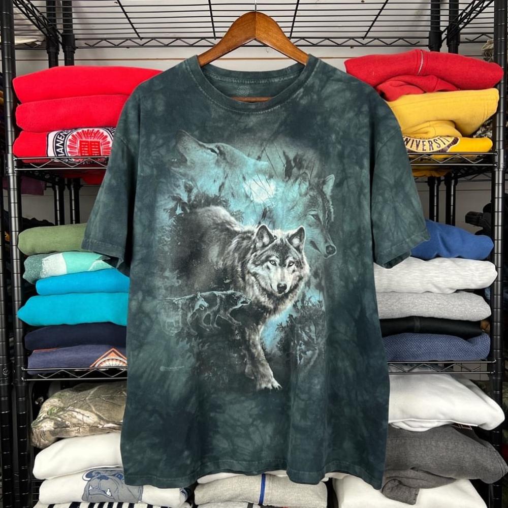 Vintage Y2K The Mountain Wolf/ Husky Tie-dyed T-shirt.